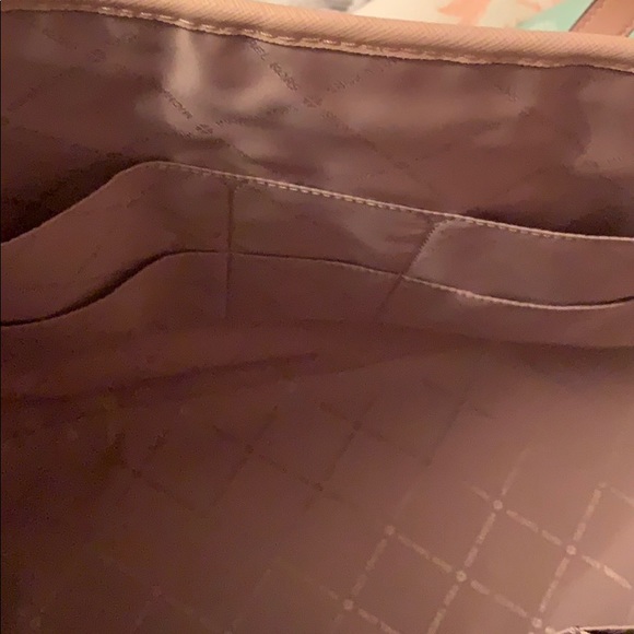 Michael Kors tote and matching wallet! - Picture 5 of 8